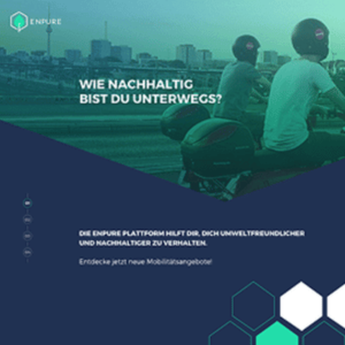 Enpure: Nachhaltige Mobilität, zwei Scooterfahrer vor grüner Stadt-Skyline