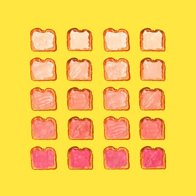 Toastscheiben im Raster mit Farbverlauf von hell bis rosa auf Gelb