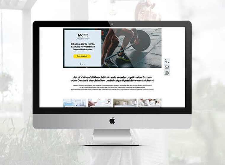 All-in-One Desktop-Monitor zeigt moderne Website im hellen Homeoffice