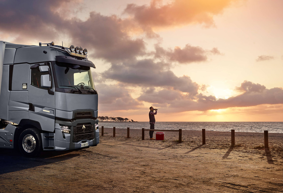 Renault Trucks T High Evolution in Grau