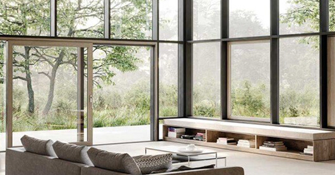 Moderne Wohnlandschaft mit warmen Farbtönen