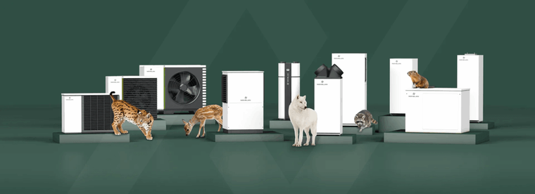 Surrealer Showroom für Haushaltsgeräte mit Wildtieren, Ziege und Katze