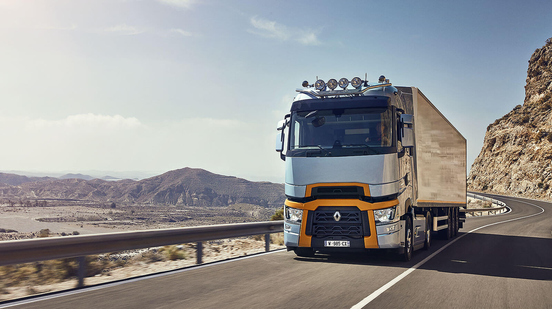 Renault Trucks Gamme T auf einer Straße