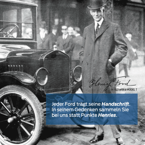 1921 Ford Model T mit Mann im historischen Stadtbild