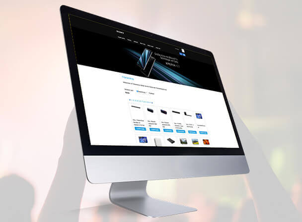 Moderner All-in-One-Monitor mit Webshop-Produktübersicht
