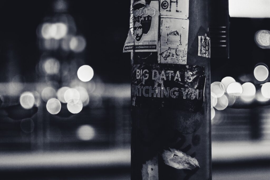 Grafik, die die Konzepte von Big Data und Kundenbindung visuell darstellt
