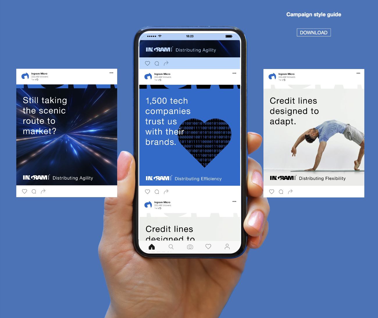 Mobile-App-Kampagnen-Mockup: Smartphone in der Hand mit App-Feed, Werbekarten und Marken-UI vor blauem Hintergrund