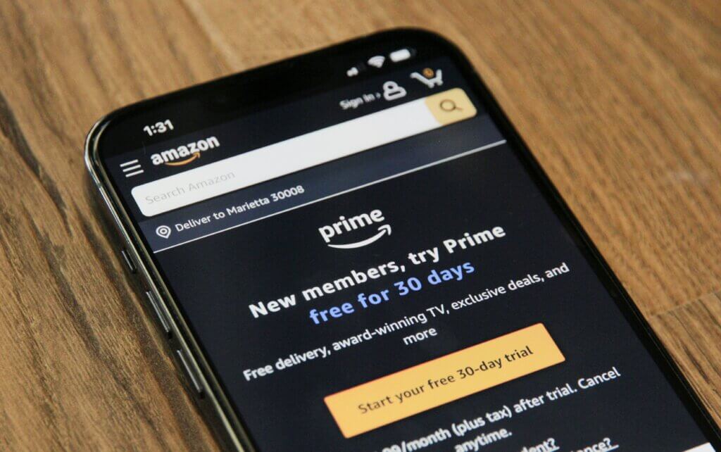 Smartphone zeigt Amazon Prime Probeabo: Abo-Modell zur Kundenbindung, 30 Tage Gratis‑Trial
