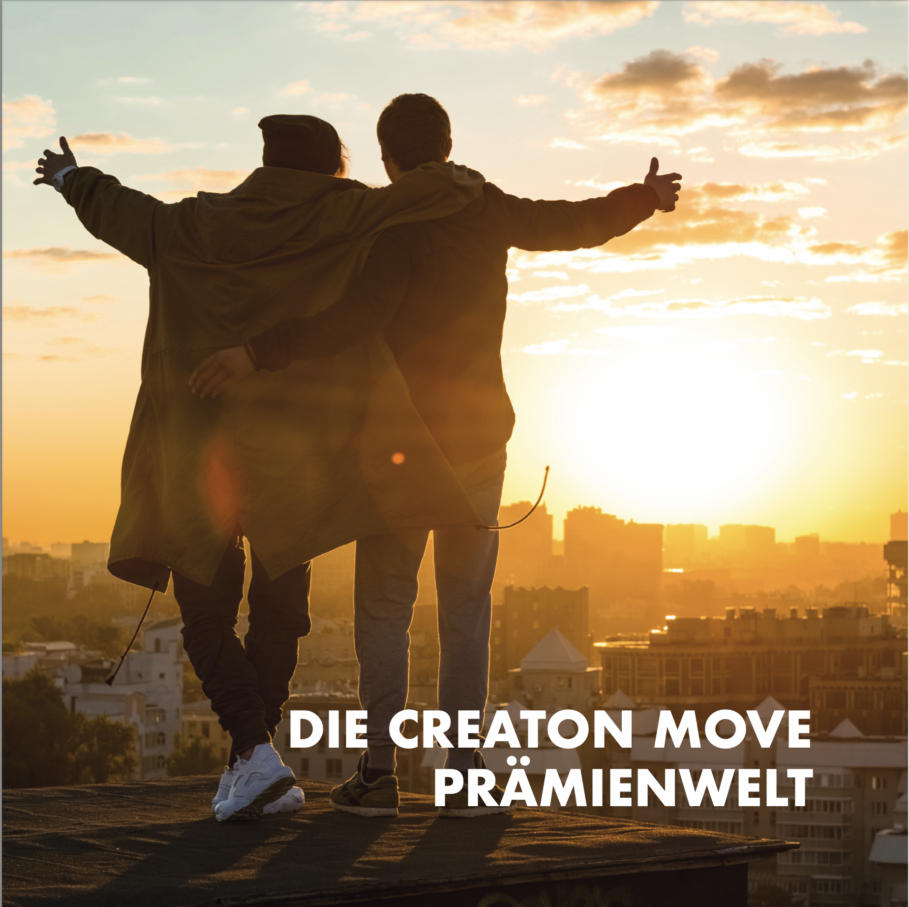 Partnerprogramm Photovoltaik für Verarbeiter: zwei Personen umarmt auf Dach beim Sonnenuntergang