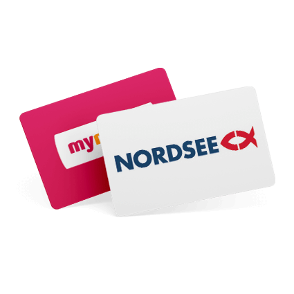 Prämienmanagement für Loyalty-Programme: gestapelte Kundenkarten mit NORDSEE-Logo