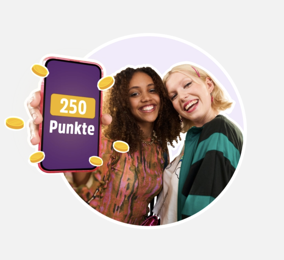 Zwei lachende Personen zeigen Smartphone mit 250 Punkten im Multipartner Kundenbindungsprogramm