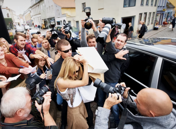 Prominente flüchtet durch Paparazzi‑Menge bei VIP‑Club Loyalty Programm